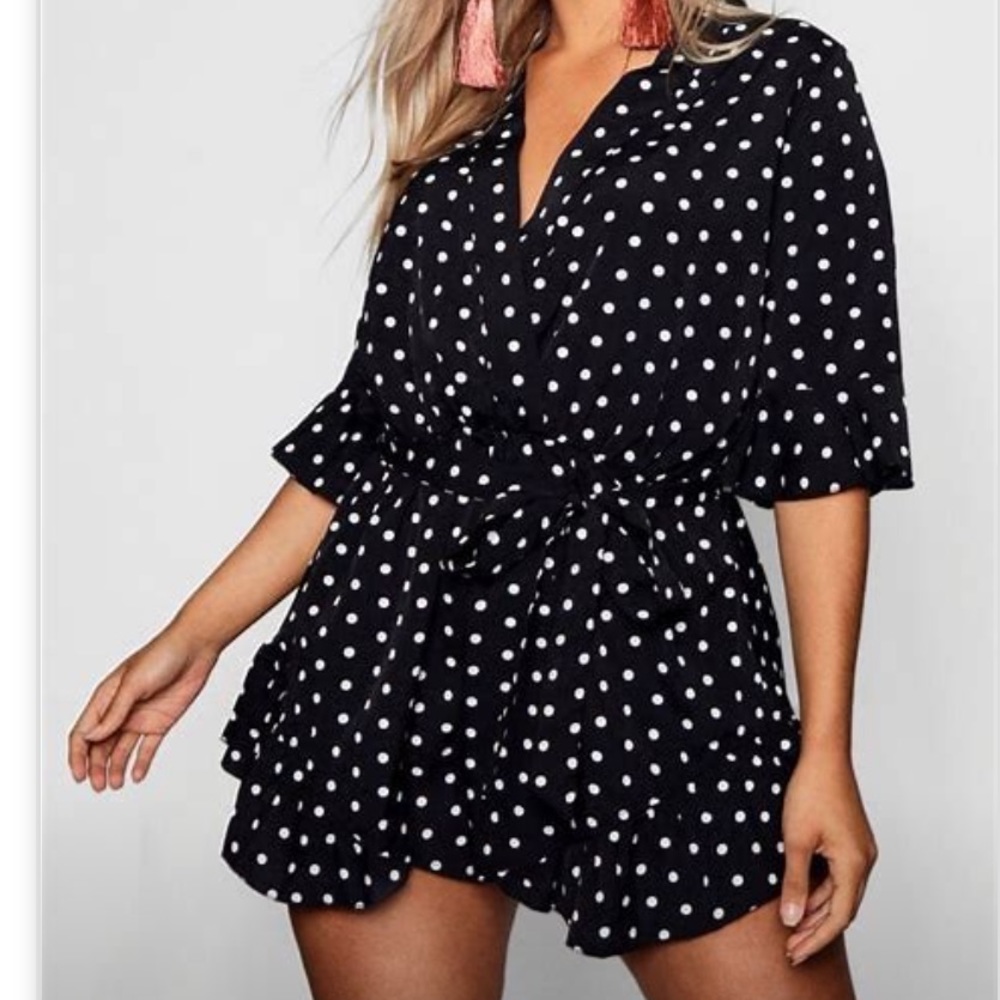 Boohoo NWT Black & White Polka Dot Faux Wrap Romper sz 20